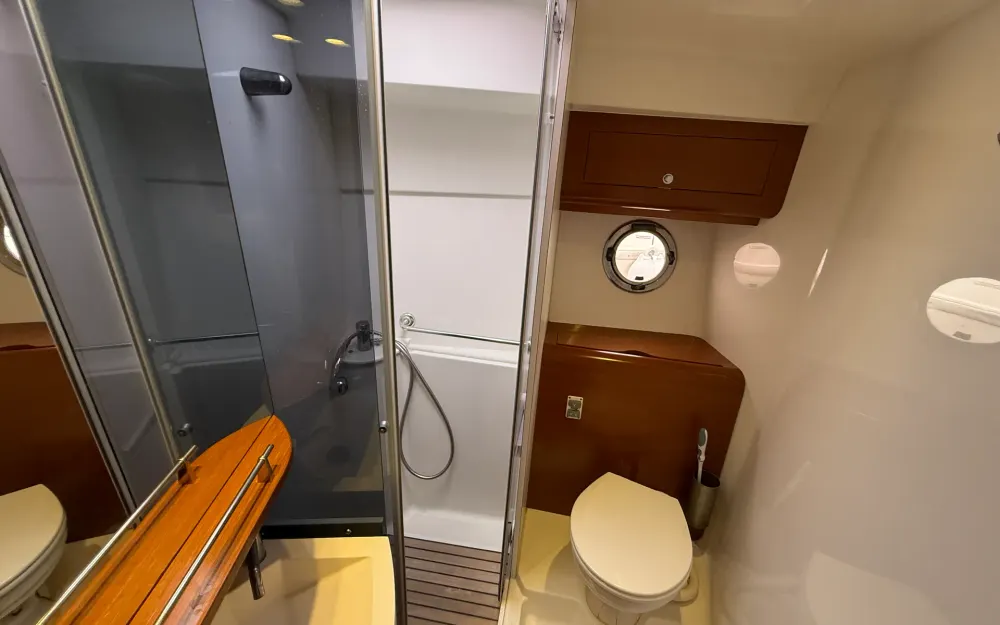 slider 12 Beneteau Monte Carlo 42