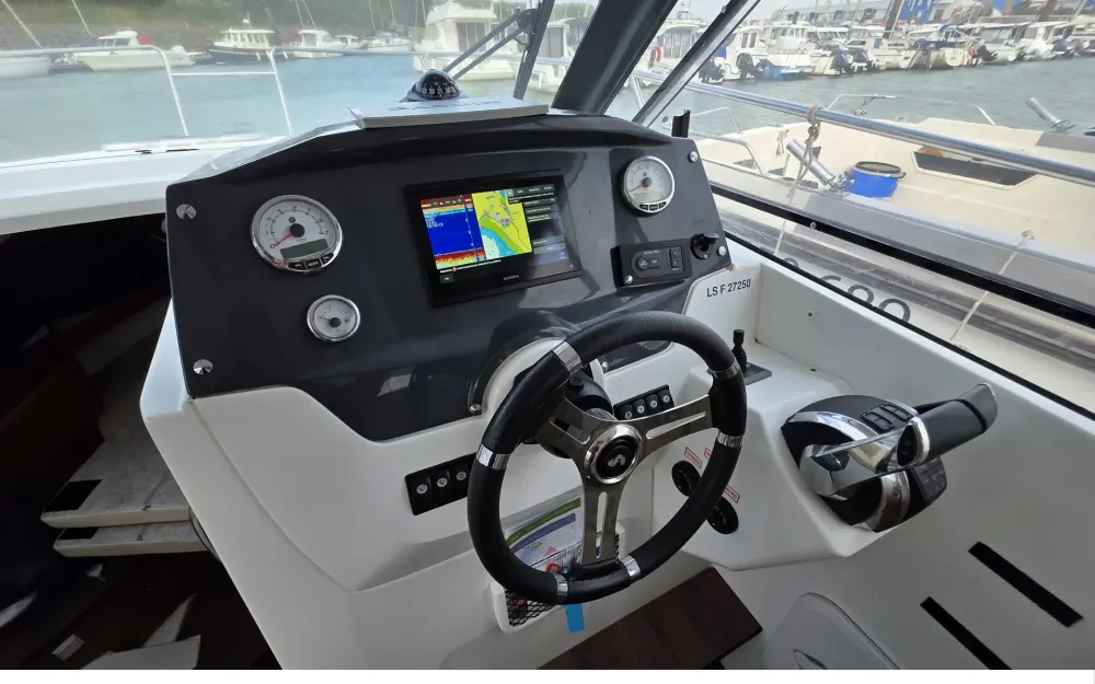 slider 3 Beneteau Antares 8.80