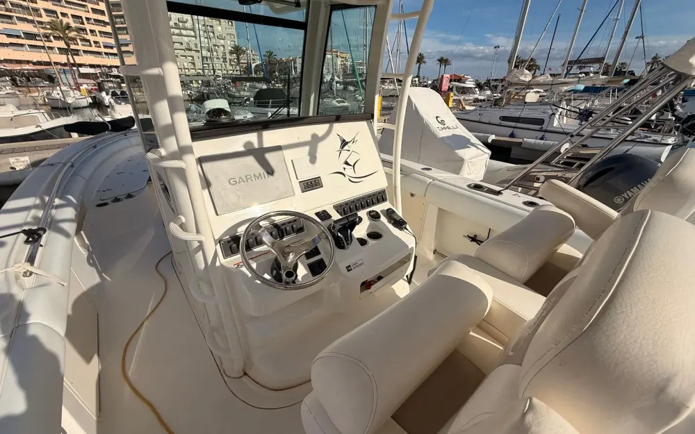 slider 11 Boston Whaler  320 Outrage