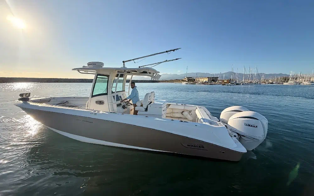 slider 24 Boston Whaler  320 Outrage