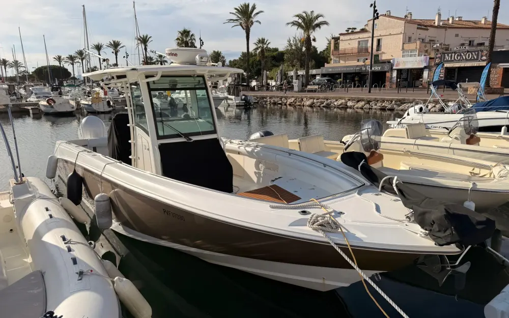 slider 2 Boston Whaler  320 Outrage