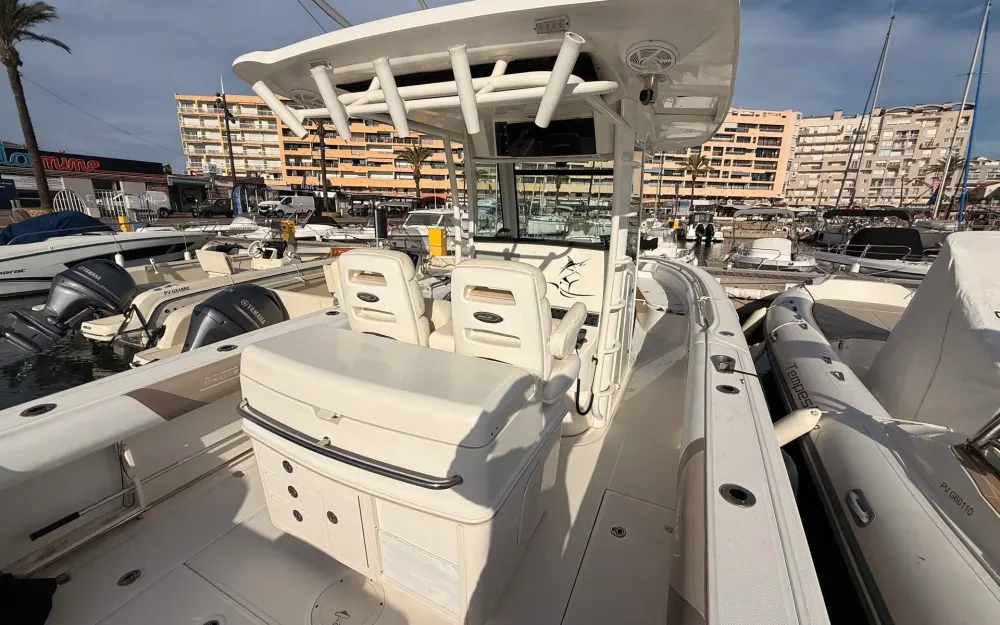 slider 6 Boston Whaler  320 Outrage