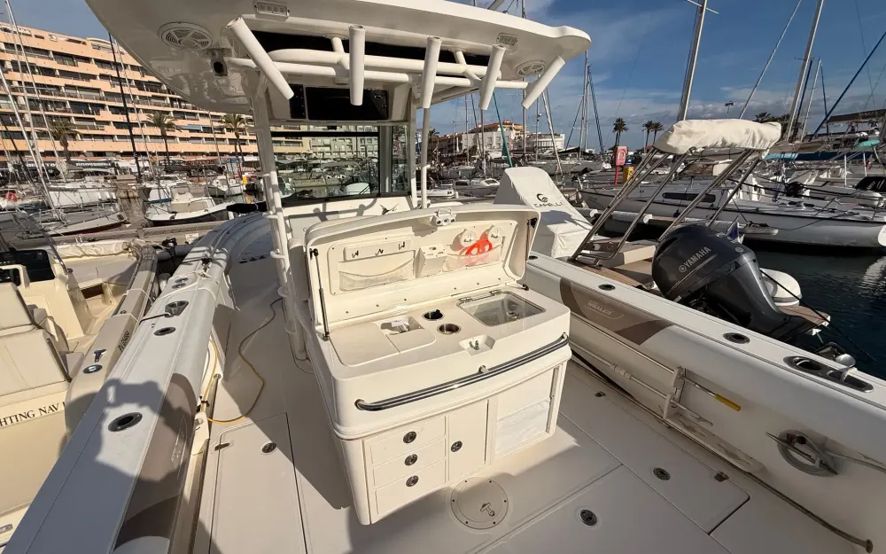 slider 7 Boston Whaler  320 Outrage