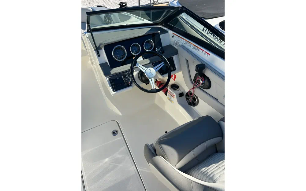slider 9 Sea Ray 210 SPX OB