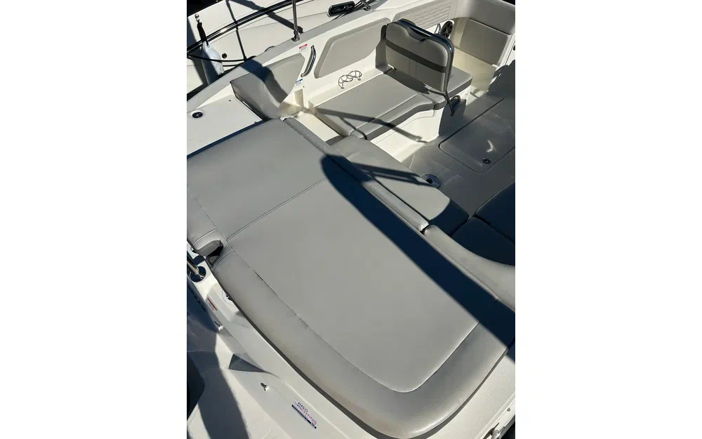 slider 12 Sea Ray 210 SPX OB