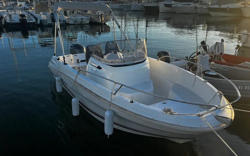 slider 1 Jeanneau Cap Camarat 5.5 CC