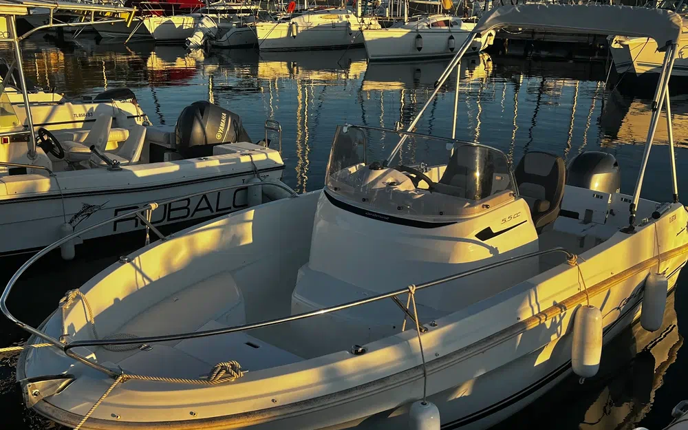 slider 4 Jeanneau Cap Camarat 5.5 CC