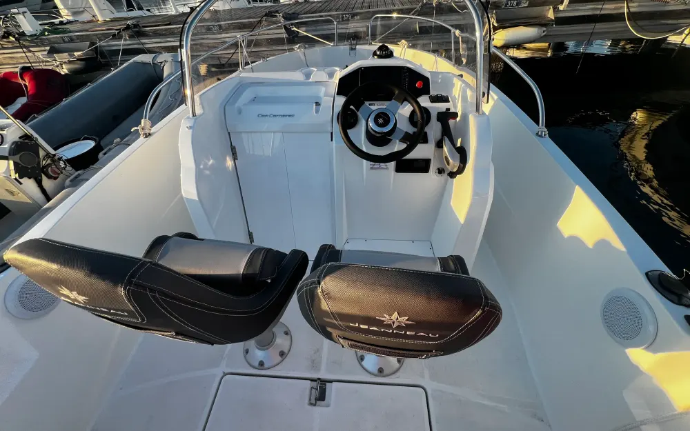 slider 8 Jeanneau Cap Camarat 5.5 CC Serie 2