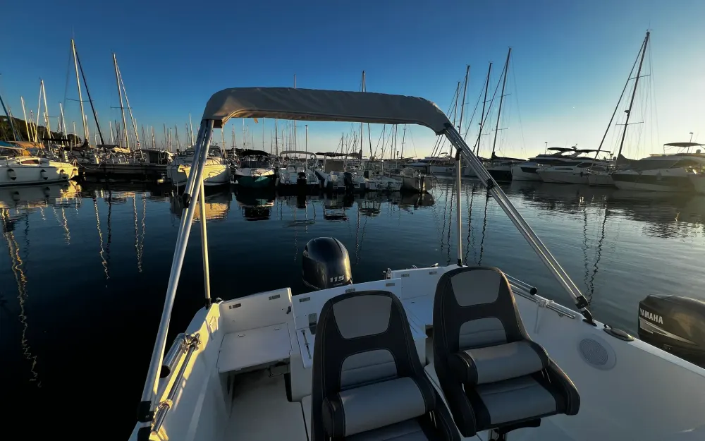 slider 10 Jeanneau Cap Camarat 5.5 CC Serie 2