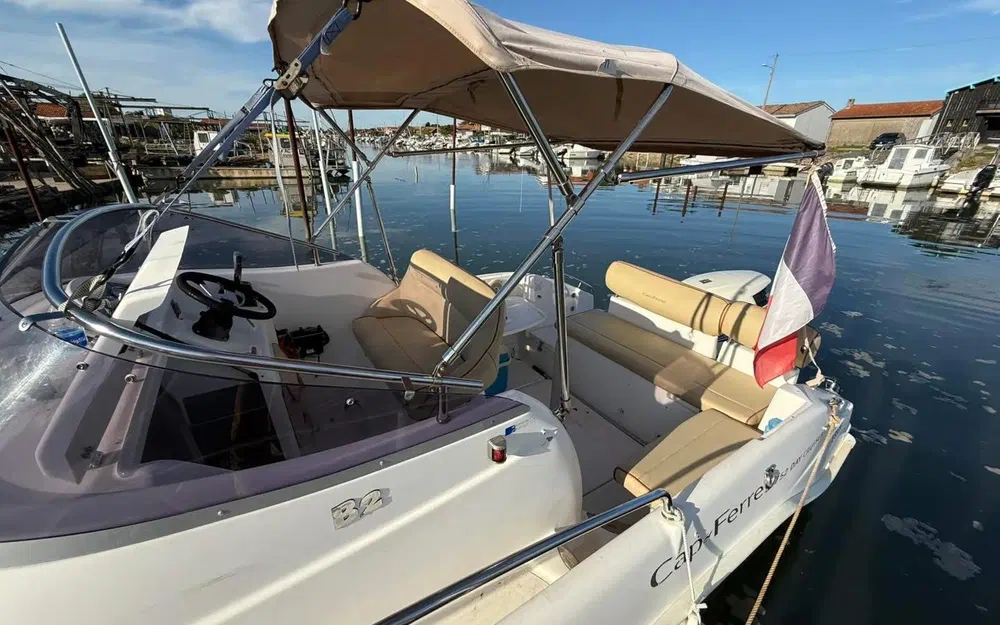 slider 4 B2 Marine Cap Ferret 752