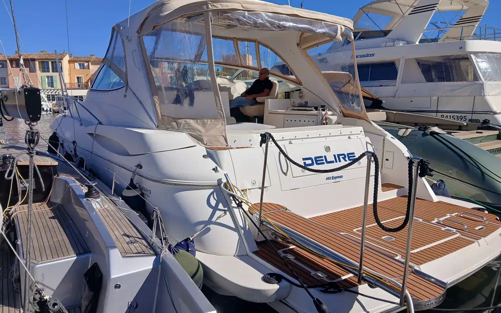 slider 0 Cruisers Yachts 440 Express