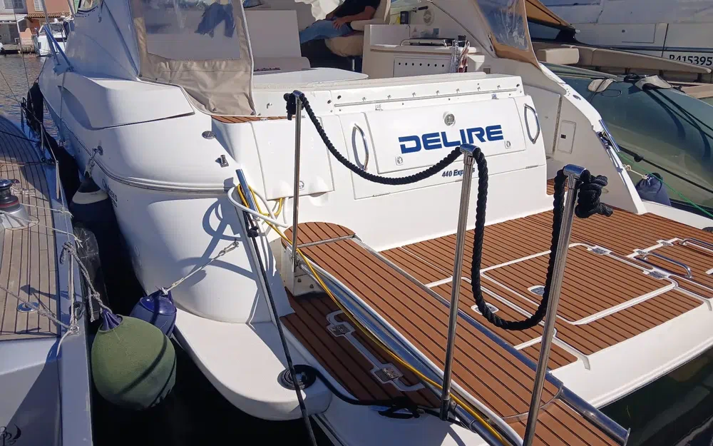 slider 9 Cruisers Yachts 440 Express