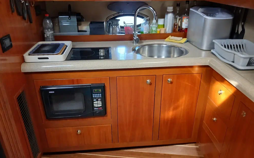 slider 10 Cruisers Yachts 440 Express