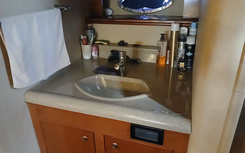 slider 12 Cruisers Yachts 440 Express