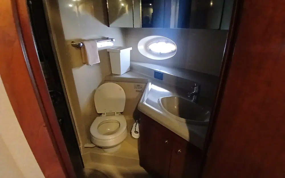 slider 15 Cruisers Yachts 440 Express