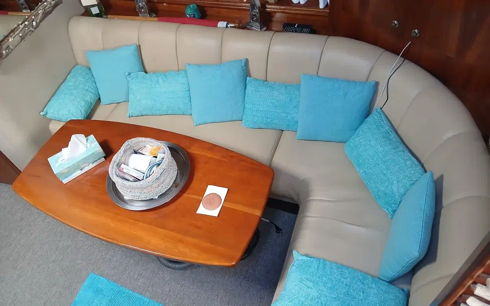 slider 4 Cruisers Yachts 440 Express