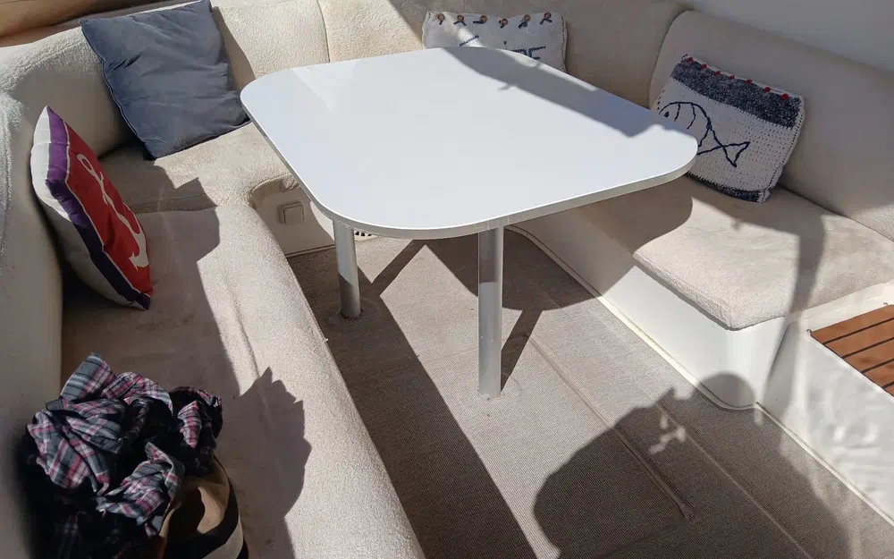 slider 5 Cruisers Yachts 440 Express