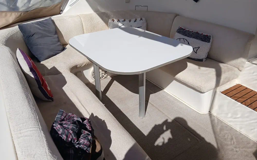 slider 7 Cruisers Yachts 440 Express