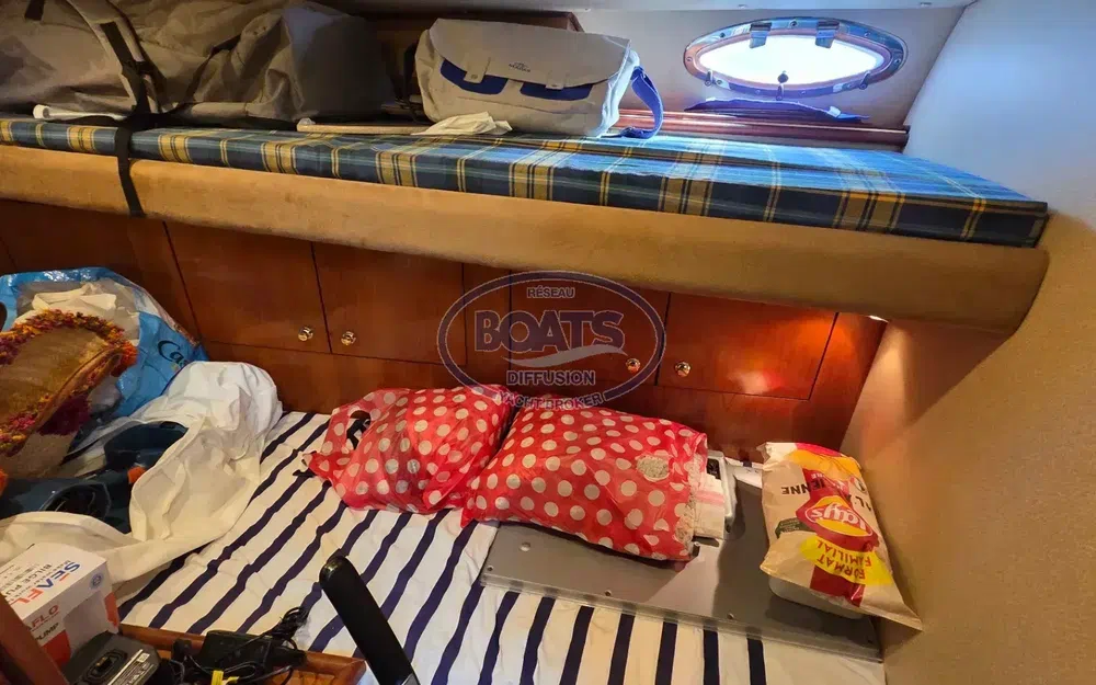 slider 11 Cruisers Yachts  440 Express