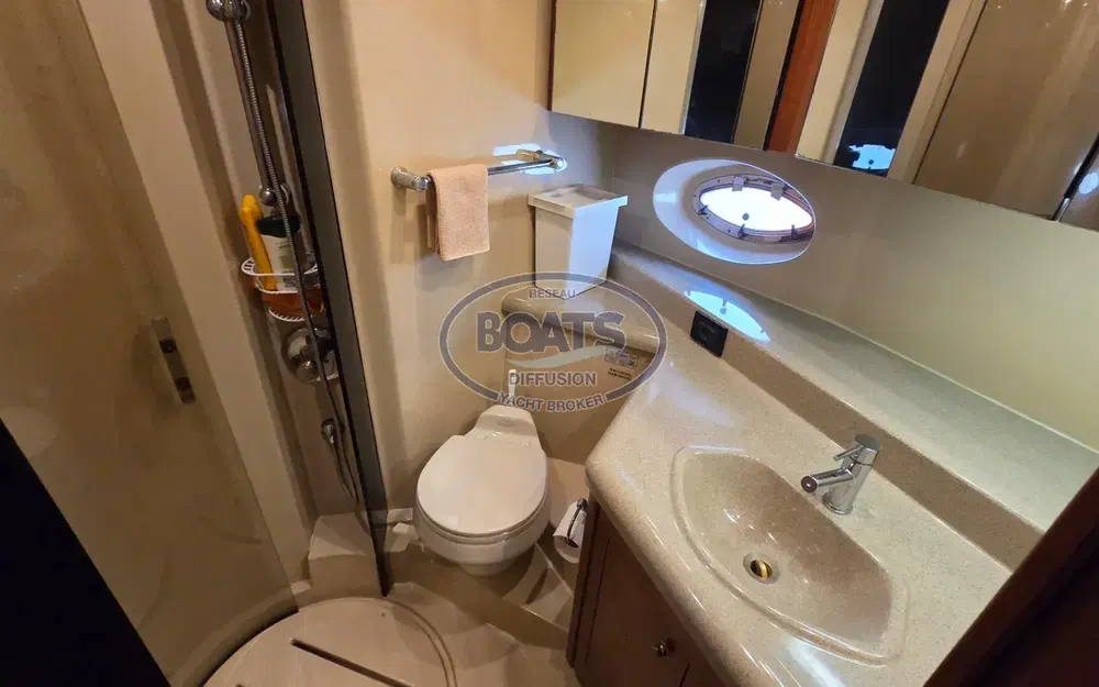 slider 13 Cruisers Yachts  440 Express