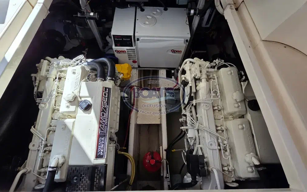 slider 14 Cruisers Yachts  440 Express