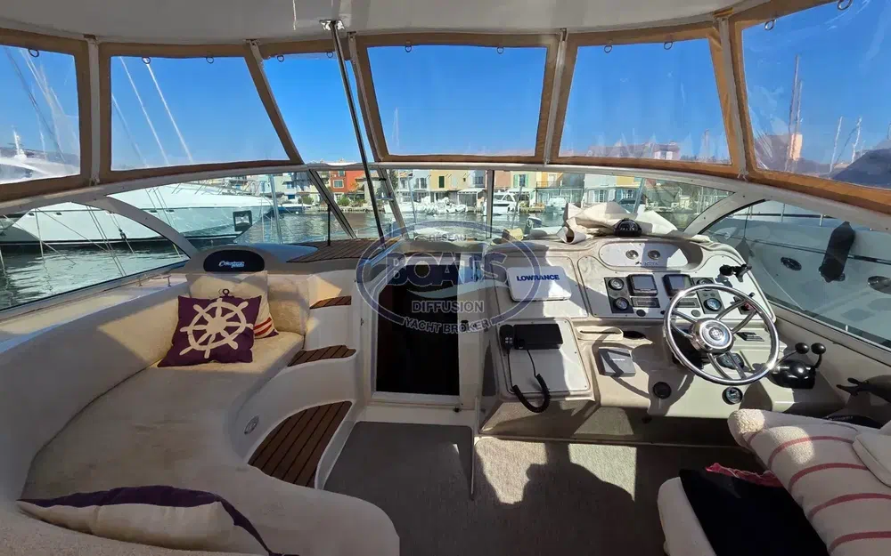 slider 5 Cruisers Yachts  440 Express