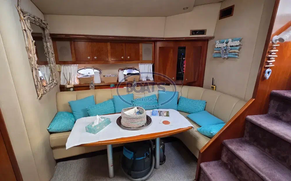 slider 7 Cruisers Yachts  440 Express