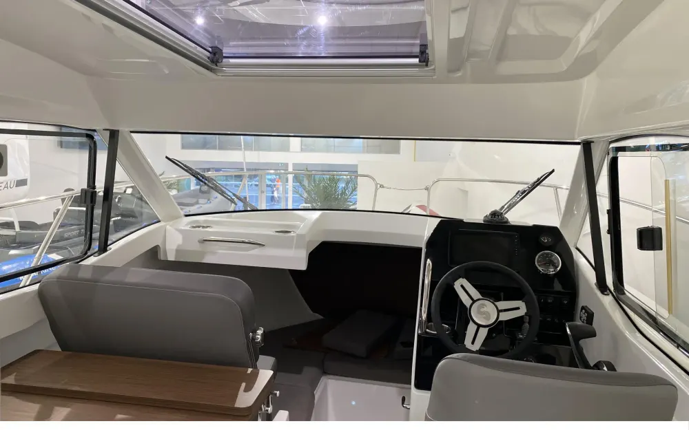 slider 3 Beneteau Antares 7 OB