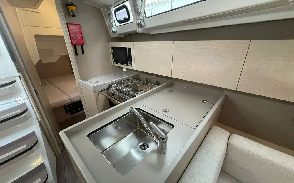 slider 9 Beneteau Oceanis 38.1