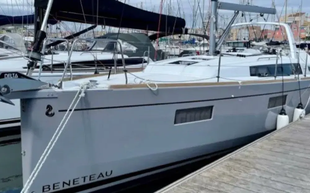 slider 1 Beneteau Oceanis 38.1