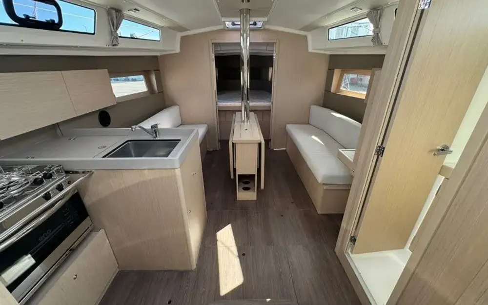 slider 2 Beneteau Oceanis 38.1