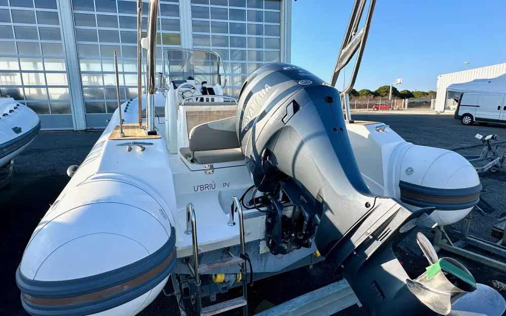 slider 1 Capelli Tempest 700
