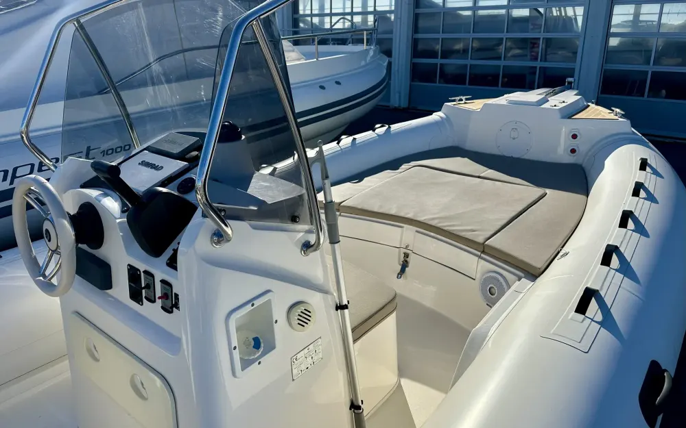 slider 1 Capelli Tempest 700
