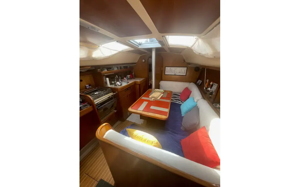 slider 1 Beneteau Oceanis 320