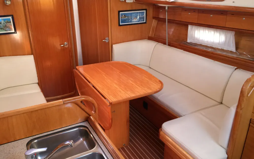 slider 2 Bavaria  37 Cruiser