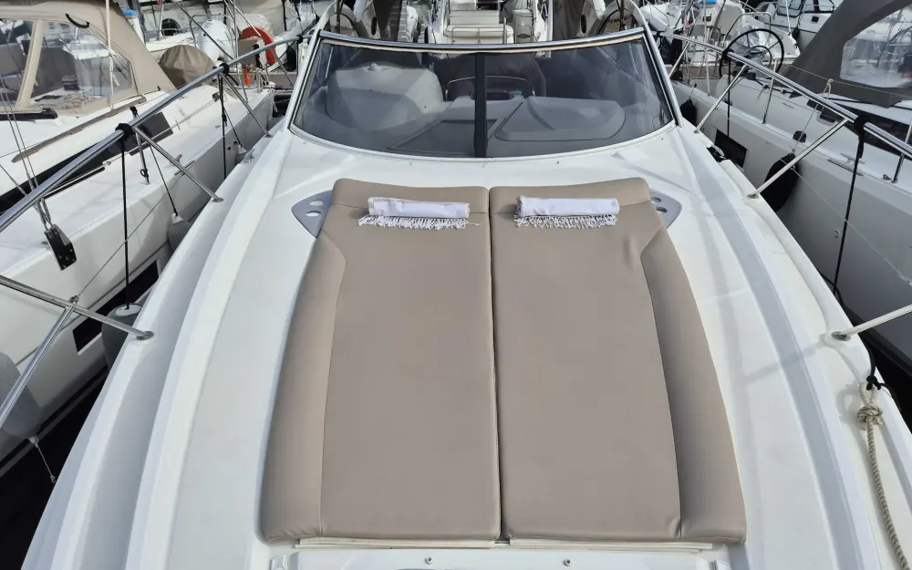 slider 2 Beneteau Monte Carlo 37
