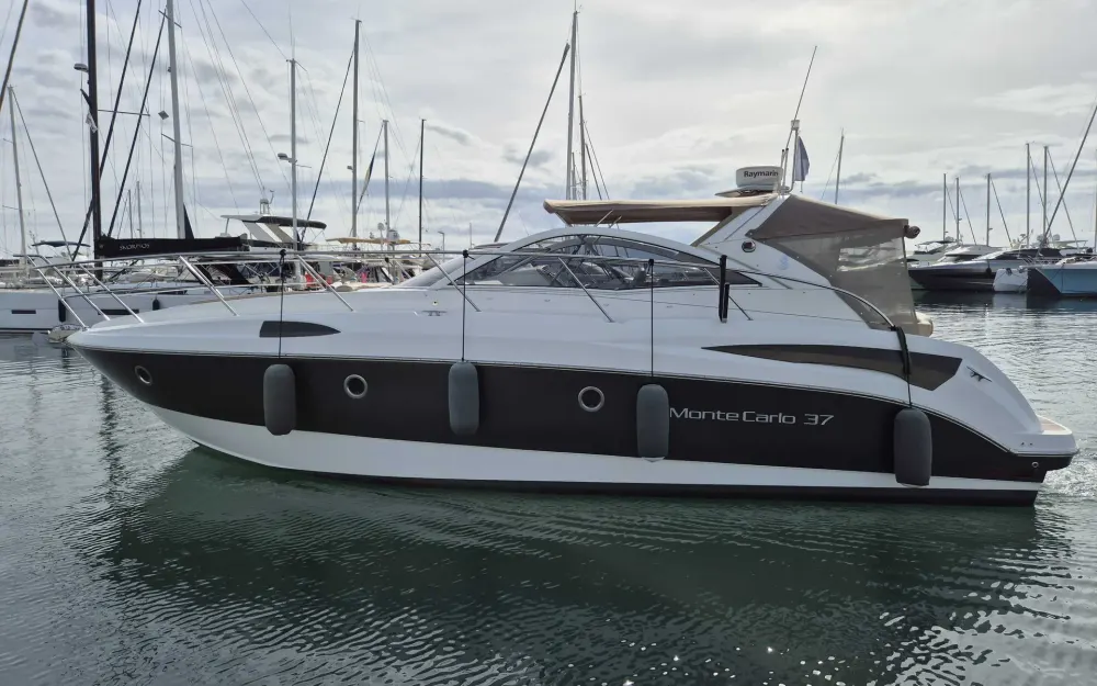 slider 8 Beneteau Monte Carlo 37