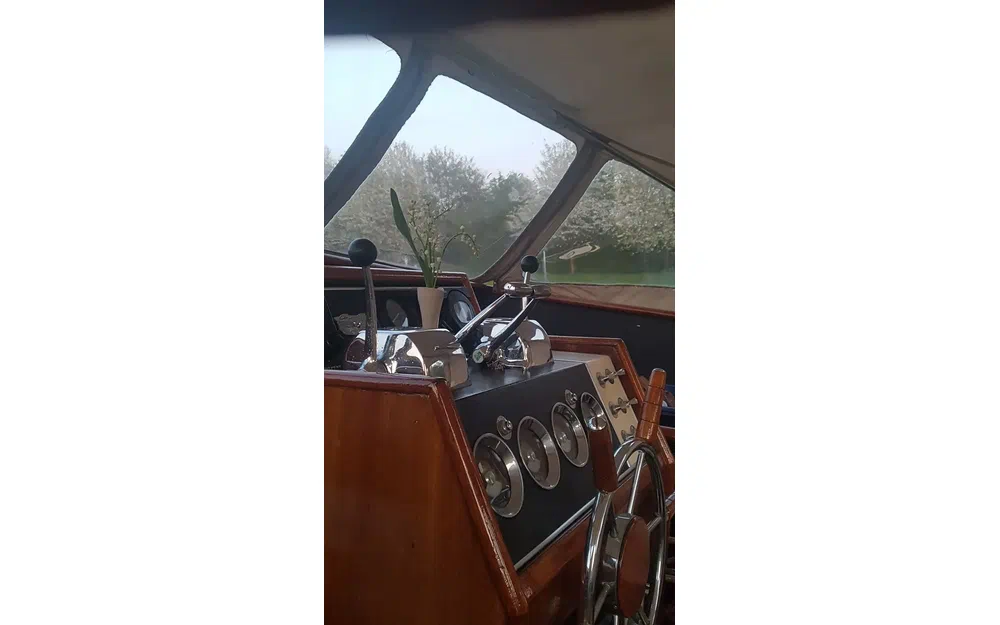 slider 4 Chris Craft 40