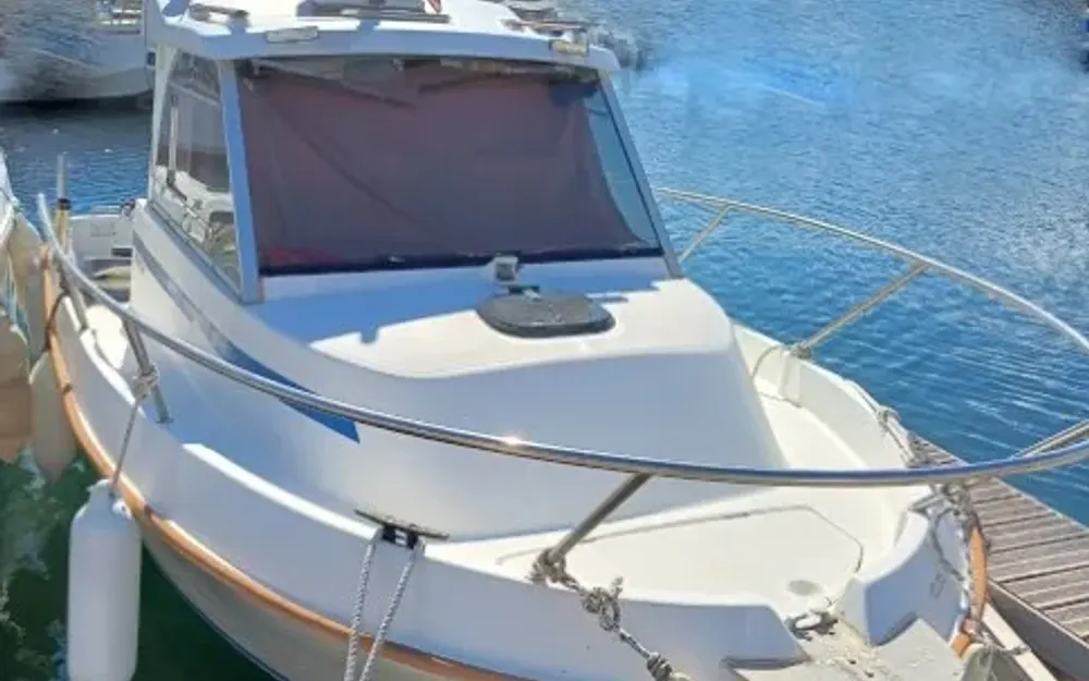 slider 0 Beneteau Antares 550 Calanque