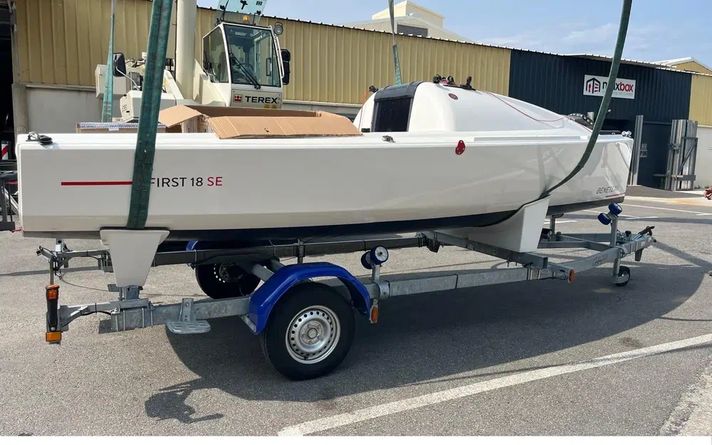 slider 0 Beneteau First 18 SE