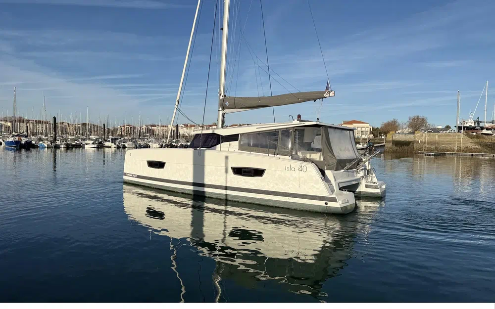 slider 4 Fountaine Pajot Isla 40