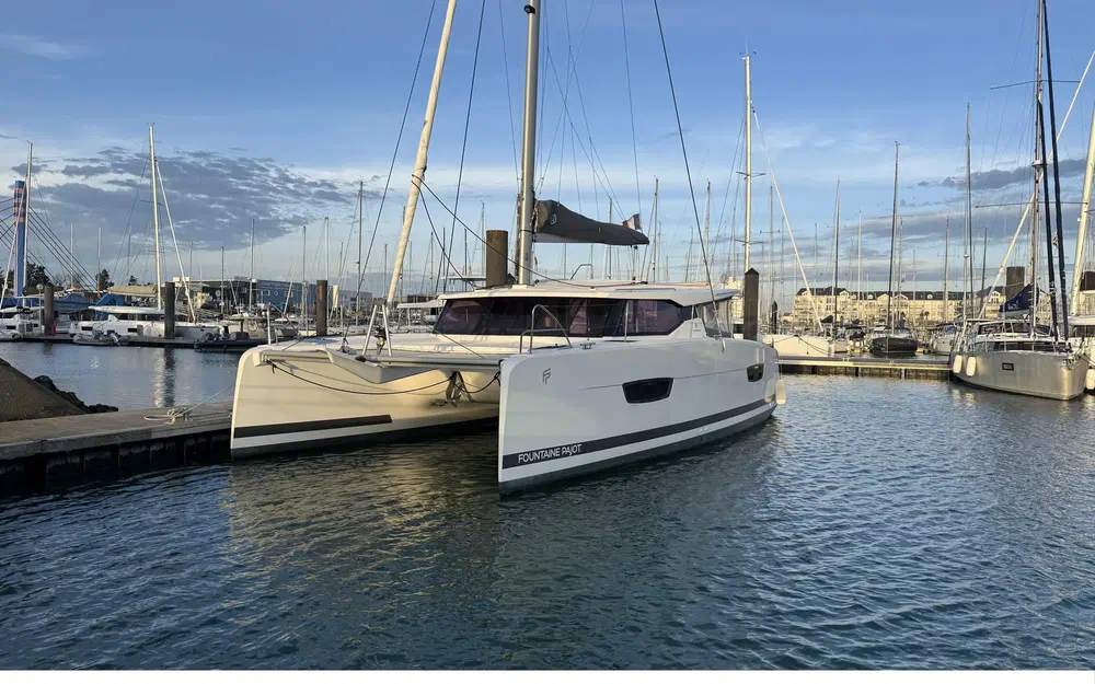 slider 6 Fountaine Pajot Isla 40