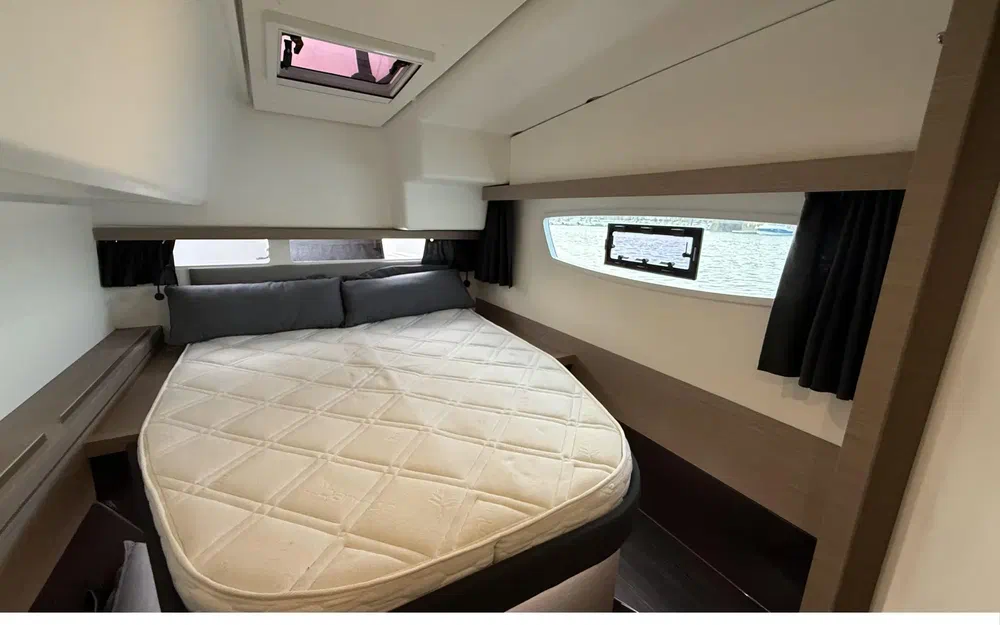 slider 12 Fountaine Pajot Isla 40