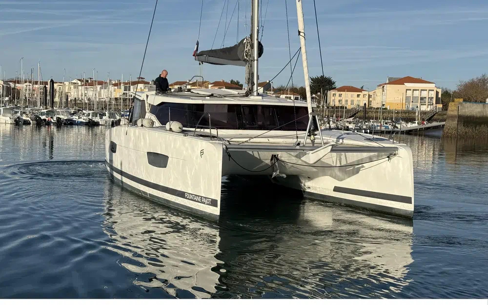 slider 1 Fountaine Pajot Isla 40