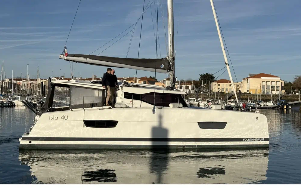 slider 3 Fountaine Pajot Isla 40
