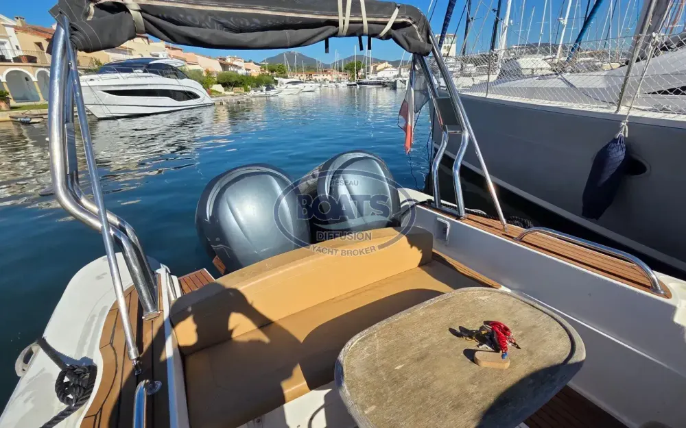 slider 4 Capelli Tempest 900WA