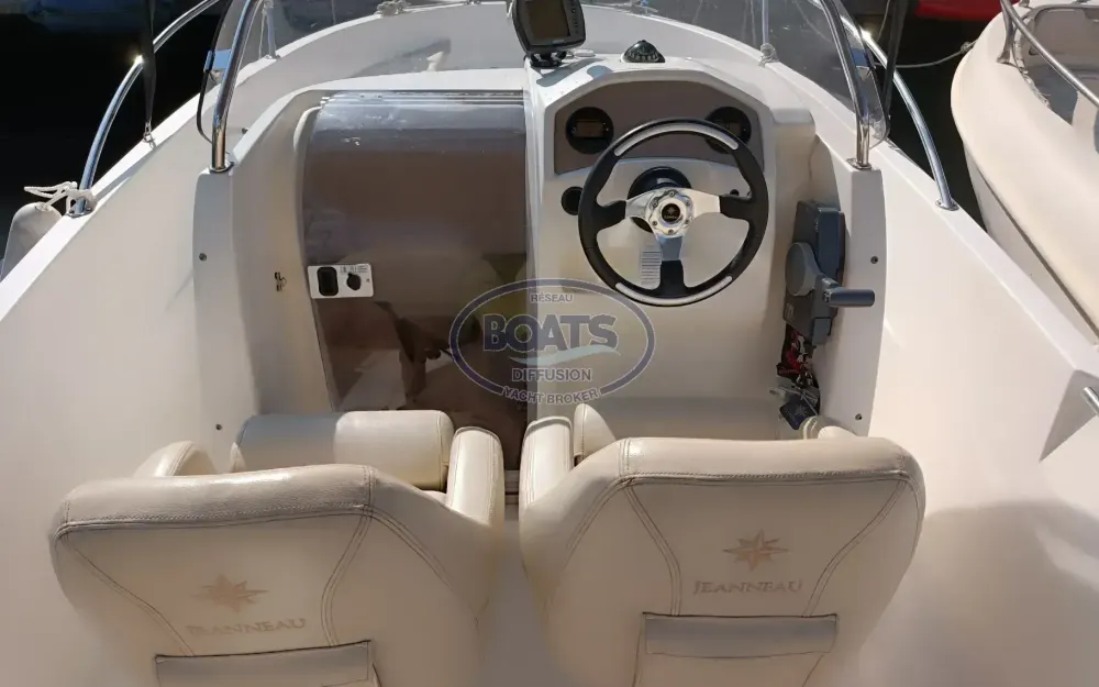 slider 2 Jeanneau Cap Camarat 555 CC
