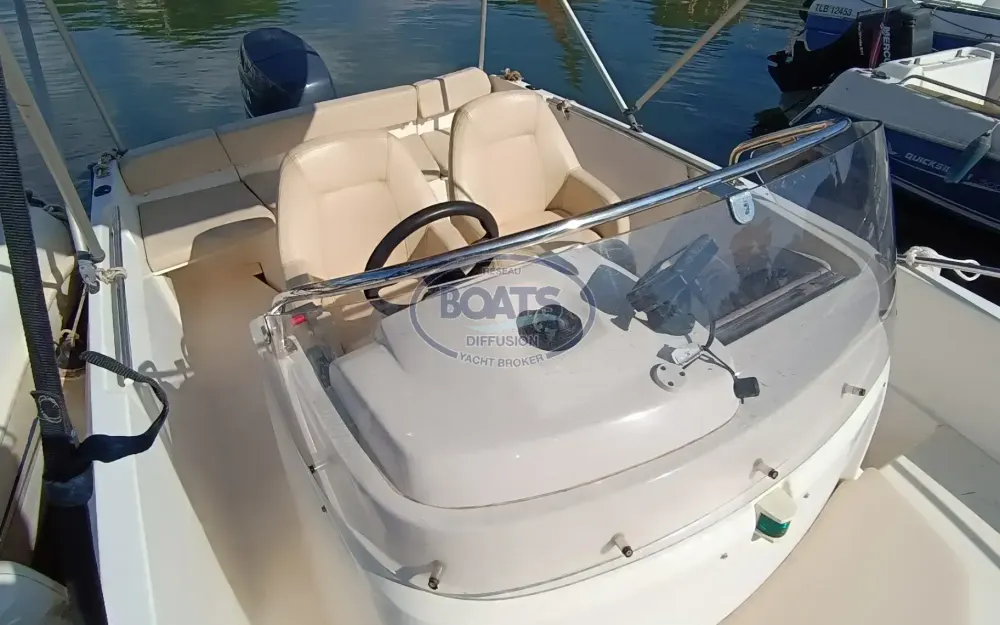 slider 4 Jeanneau Cap Camarat 555 CC