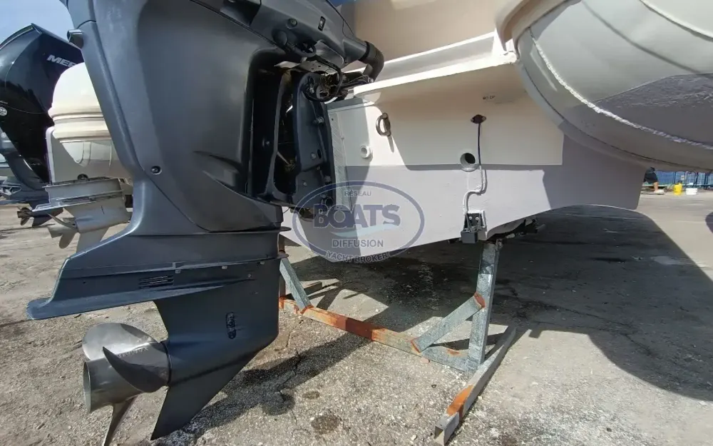 slider 9 Capelli Tempest 700