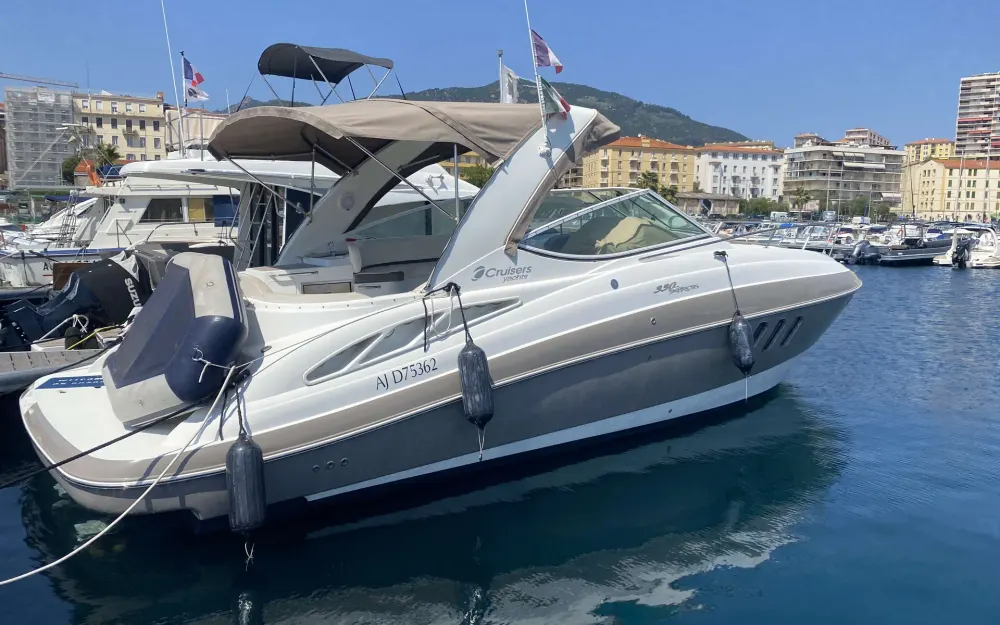 slider 0 Cruisers Yachts  330 Express